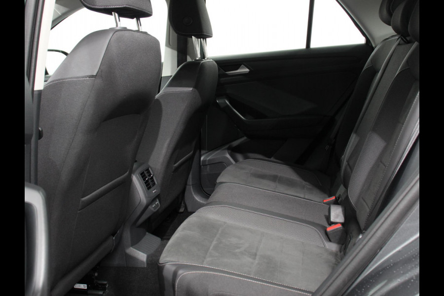 Volkswagen T-Roc 1.5 TSI 150pk DSG Style Navigatie Apple Carplay/Android Auto Digitale Cockpit Climate Control Lichtmetalen velgen