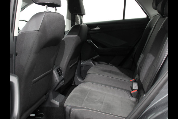 Volkswagen T-Roc 1.5 TSI 150pk DSG Style Navigatie Apple Carplay/Android Auto Digitale Cockpit Climate Control Lichtmetalen velgen