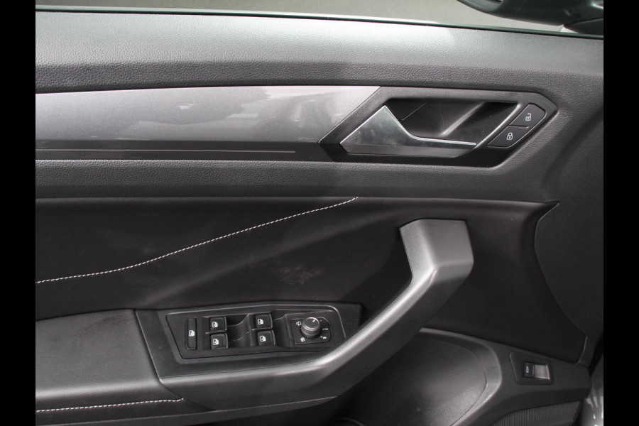 Volkswagen T-Roc 1.5 TSI 150pk DSG Style Navigatie Apple Carplay/Android Auto Digitale Cockpit Climate Control Lichtmetalen velgen