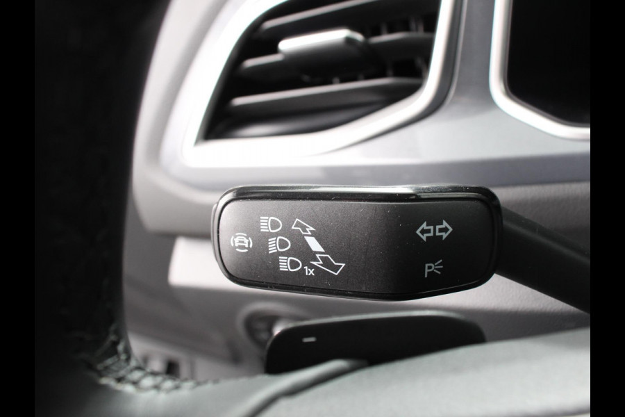 Volkswagen T-Roc 1.5 TSI 150pk DSG Style Navigatie Apple Carplay/Android Auto Digitale Cockpit Climate Control Lichtmetalen velgen