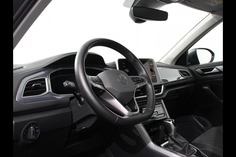 Volkswagen T-Roc 1.5 TSI 150pk DSG Style Navigatie Apple Carplay/Android Auto Digitale Cockpit Climate Control Lichtmetalen velgen
