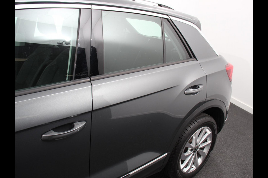 Volkswagen T-Roc 1.5 TSI 150pk DSG Style Navigatie Apple Carplay/Android Auto Digitale Cockpit Climate Control Lichtmetalen velgen