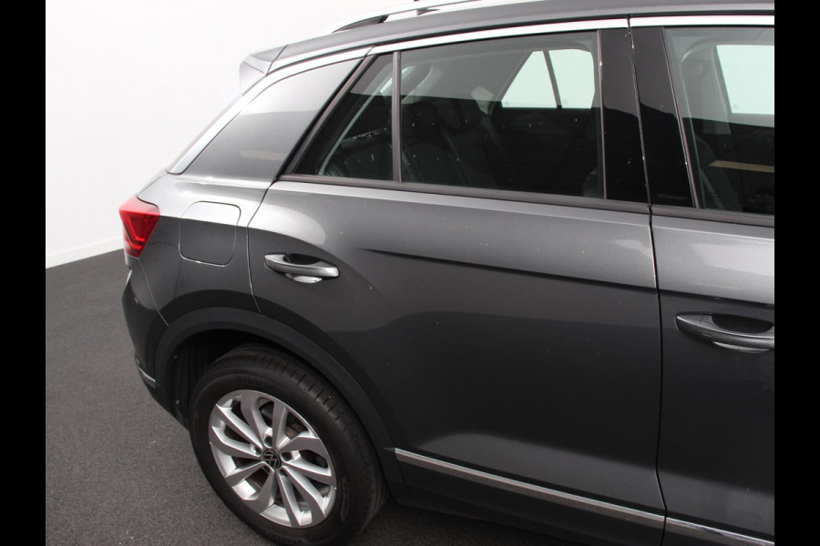 Volkswagen T-Roc 1.5 TSI 150pk DSG Style Navigatie Apple Carplay/Android Auto Digitale Cockpit Climate Control Lichtmetalen velgen