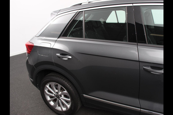 Volkswagen T-Roc 1.5 TSI 150pk DSG Style Navigatie Apple Carplay/Android Auto Digitale Cockpit Climate Control Lichtmetalen velgen