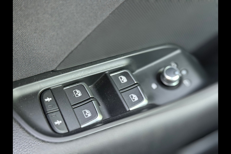 Audi A3 Limousine 1.5 TFSI CoD Sport S Line Edition l ACC l Climate l Navi l Bi-Xenon l