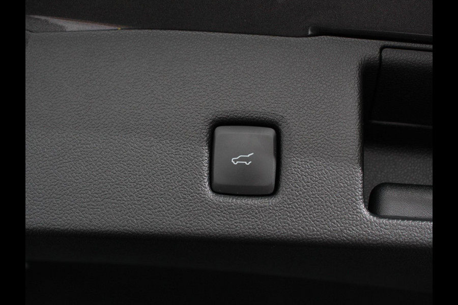 Ford Kuga 2.5 PHEV 225pk ST-Line X | Navigatie | Apple Carplay/Android Auto | Parkeersensoren | Camera | Adaptive Cruise Control | Blind Spot Assist | Elektrische achterklep | Stuurverwarming | Park Assist | LED-koplampen |