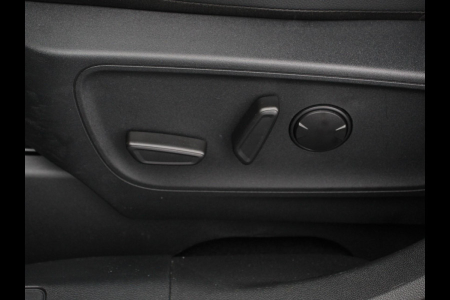 Ford Kuga 2.5 PHEV 225pk ST-Line X | Navigatie | Apple Carplay/Android Auto | Parkeersensoren | Camera | Adaptive Cruise Control | Blind Spot Assist | Elektrische achterklep | Stuurverwarming | Park Assist | LED-koplampen |