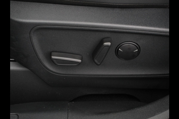 Ford Kuga 2.5 PHEV 225pk ST-Line X | Navigatie | Apple Carplay/Android Auto | Parkeersensoren | Camera | Adaptive Cruise Control | Blind Spot Assist | Elektrische achterklep | Stuurverwarming | Park Assist | LED-koplampen |