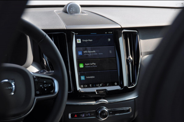 Volvo XC60 T6 350PK Automaat Plus Black Edition Adaptieve cruise control / BLIS / Pakeersensoren met camera / Elektrische stoelen / Navigatie / 360 Camera / Head-up Display / Panoramadak / Bowers & Wilkins / 21'' Velgen /
