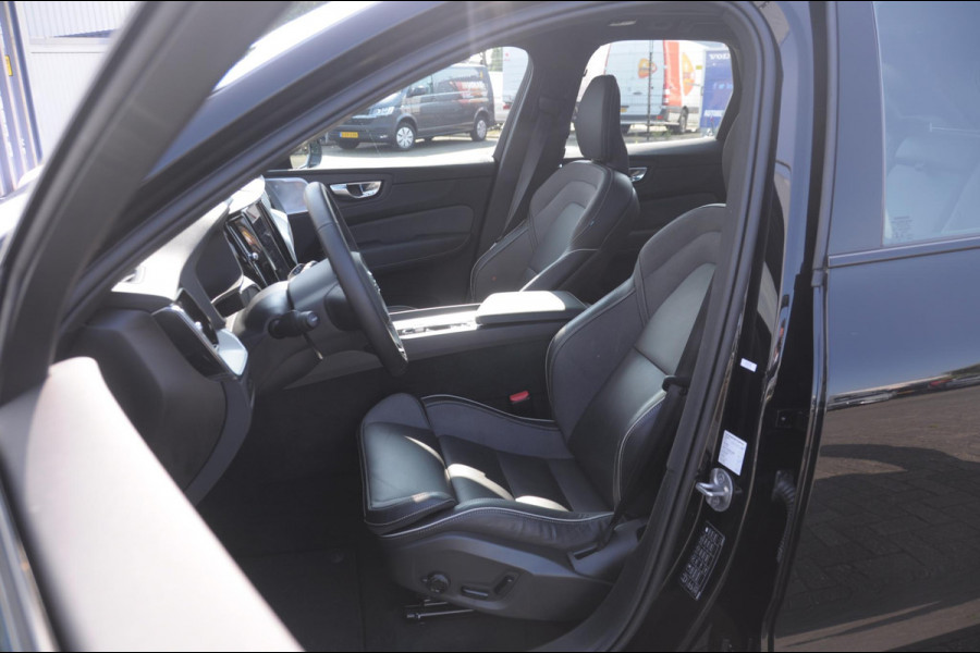Volvo XC60 T6 350PK Automaat Plus Black Edition Adaptieve cruise control / BLIS / Pakeersensoren met camera / Elektrische stoelen / Navigatie / 360 Camera / Head-up Display / Panoramadak / Bowers & Wilkins / 21'' Velgen /