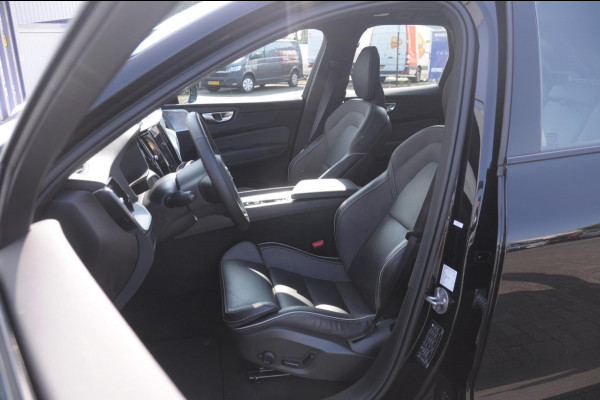 Volvo XC60 T6 350PK Automaat Plus Black Edition Adaptieve cruise control / BLIS / Pakeersensoren met camera / Elektrische stoelen / Navigatie / 360 Camera / Head-up Display / Panoramadak / Bowers & Wilkins / 21'' Velgen /