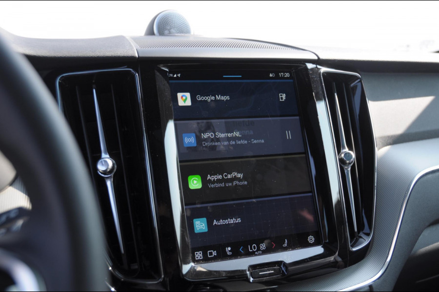 Volvo XC60 T6 350PK Automaat Plus Black Edition Adaptieve cruise control / BLIS / Pakeersensoren met camera / Elektrische stoelen / Navigatie / 360 Camera / Head-up Display / Panoramadak / Bowers & Wilkins / 21'' Velgen /