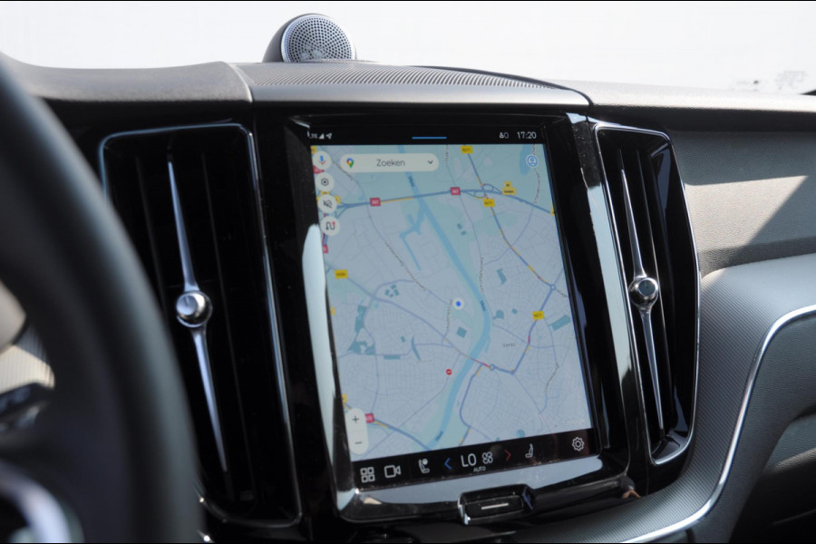 Volvo XC60 T6 350PK Automaat Plus Black Edition Adaptieve cruise control / BLIS / Pakeersensoren met camera / Elektrische stoelen / Navigatie / 360 Camera / Head-up Display / Panoramadak / Bowers & Wilkins / 21'' Velgen /
