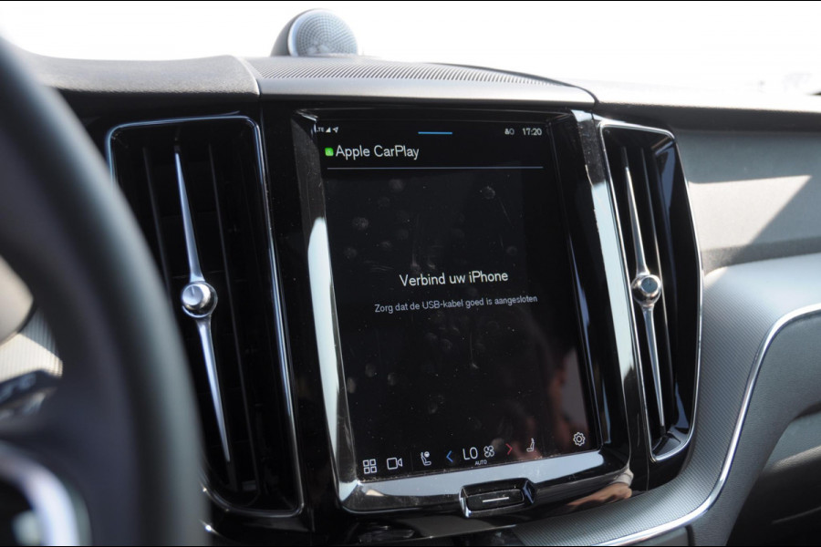 Volvo XC60 T6 350PK Automaat Plus Black Edition Adaptieve cruise control / BLIS / Pakeersensoren met camera / Elektrische stoelen / Navigatie / 360 Camera / Head-up Display / Panoramadak / Bowers & Wilkins / 21'' Velgen /