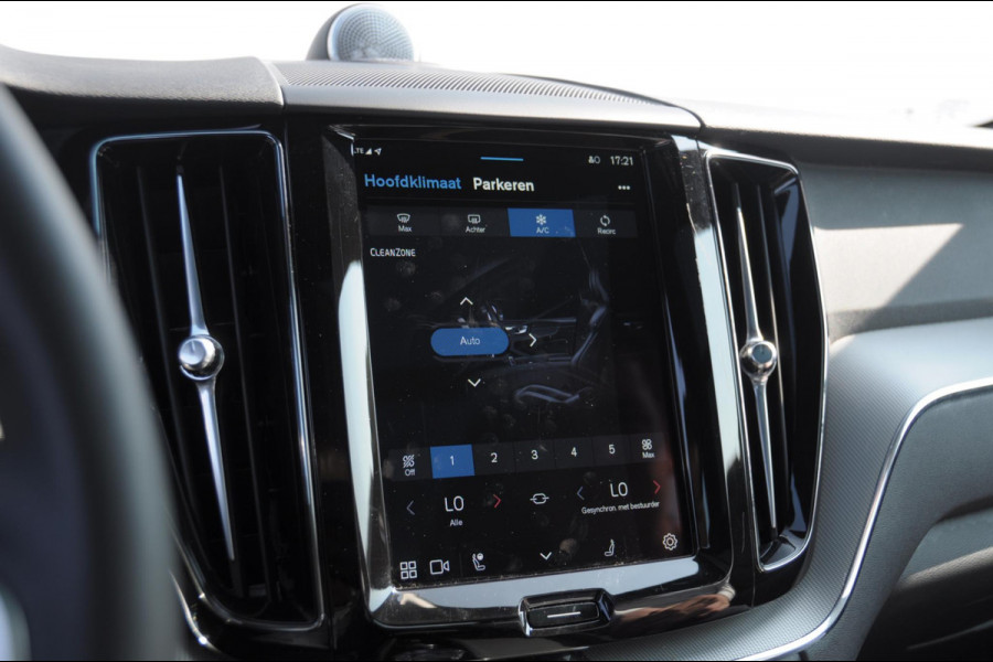Volvo XC60 T6 350PK Automaat Plus Black Edition Adaptieve cruise control / BLIS / Pakeersensoren met camera / Elektrische stoelen / Navigatie / 360 Camera / Head-up Display / Panoramadak / Bowers & Wilkins / 21'' Velgen /