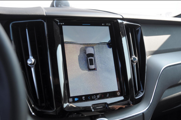 Volvo XC60 T6 350PK Automaat Plus Black Edition Adaptieve cruise control / BLIS / Pakeersensoren met camera / Elektrische stoelen / Navigatie / 360 Camera / Head-up Display / Panoramadak / Bowers & Wilkins / 21'' Velgen /