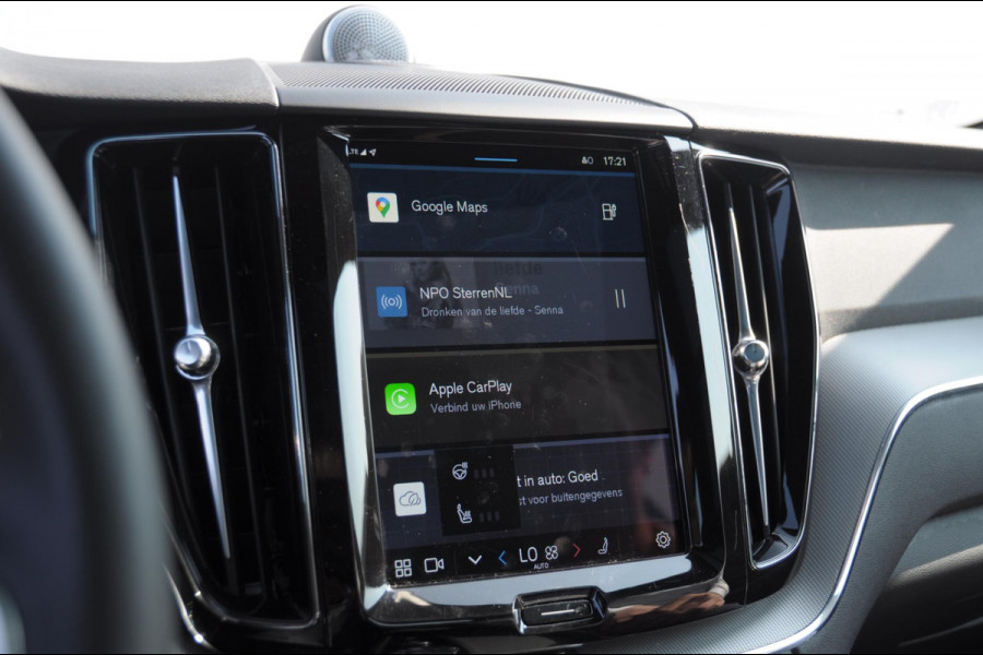 Volvo XC60 T6 350PK Automaat Plus Black Edition Adaptieve cruise control / BLIS / Pakeersensoren met camera / Elektrische stoelen / Navigatie / 360 Camera / Head-up Display / Panoramadak / Bowers & Wilkins / 21'' Velgen /