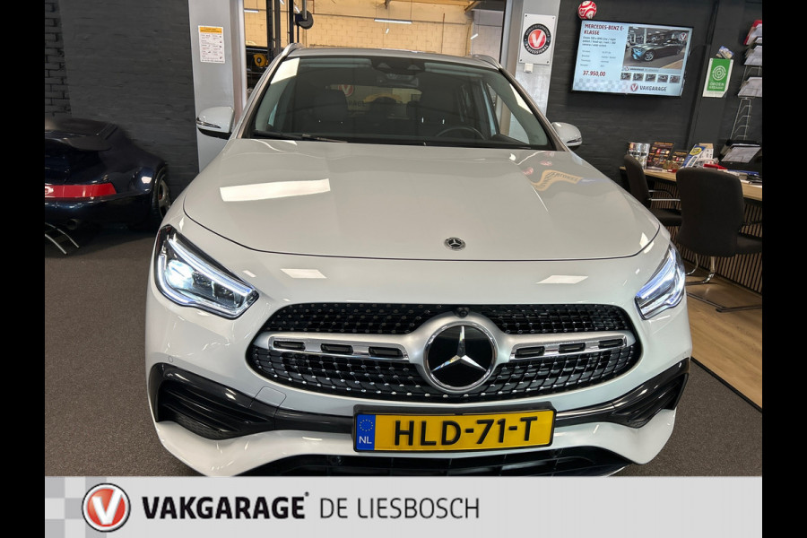 Mercedes-Benz GLA 250 e AMG Line / camera / Navigatie / sfeer verlichting / led verlichting