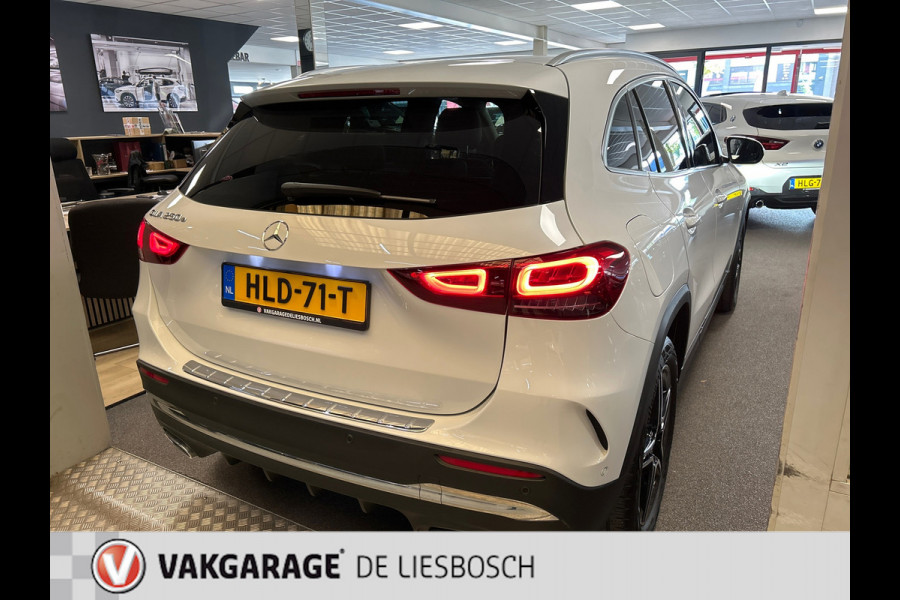 Mercedes-Benz GLA 250 e AMG Line / camera / Navigatie / sfeer verlichting / led verlichting