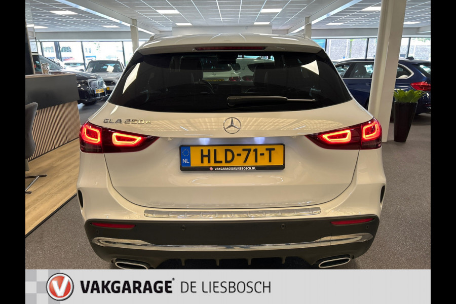 Mercedes-Benz GLA 250 e AMG Line / camera / Navigatie / sfeer verlichting / led verlichting