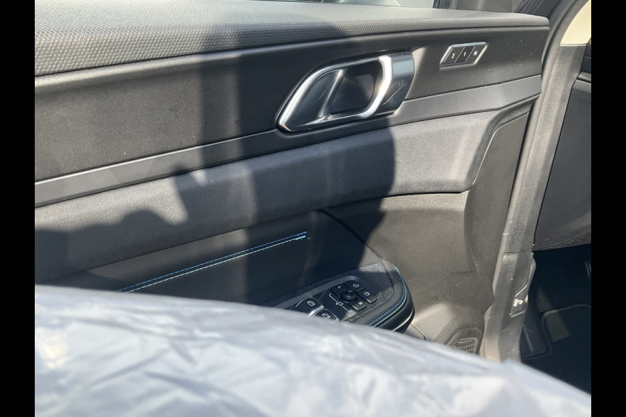 Lynk & Co 01 1.5 262PK PHEV Caplay 360°Cam Stoellverw. Pano.dak Plug-in