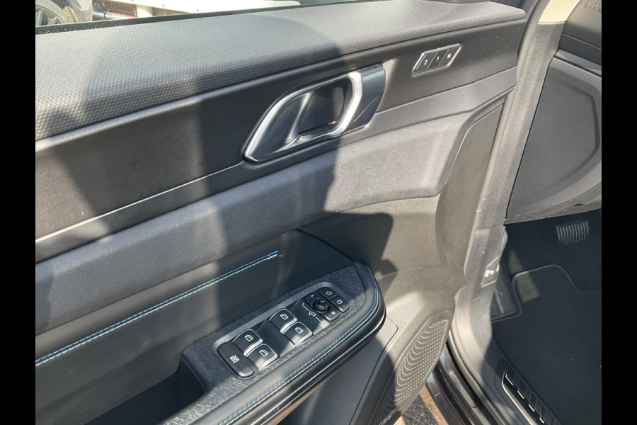 Lynk & Co 01 1.5 262PK PHEV Caplay 360°Cam Stoellverw. Pano.dak Plug-in