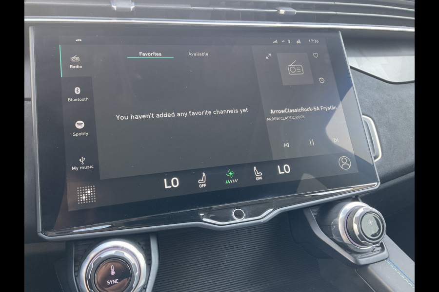 Lynk & Co 01 1.5 262PK PHEV Caplay 360°Cam Stoellverw. Pano.dak Plug-in