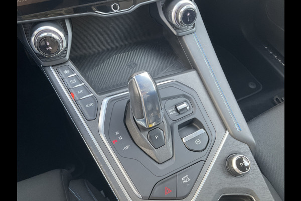 Lynk & Co 01 1.5 262PK PHEV Caplay 360°Cam Stoellverw. Pano.dak Plug-in