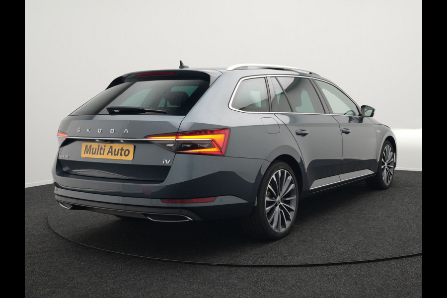 Škoda Superb Combi 1.4 TSI iV Laurin & Klement Plug in Hybrid 218pk PHEV | Trekhaak af Fabriek | Panodak | Carplay |  Lederen Stoelen Memory/Massage | Adaptive Cruise | Sfeerverlichting | 360 Camera | Crystal LED | Virtual | Premium Audio | DAB |