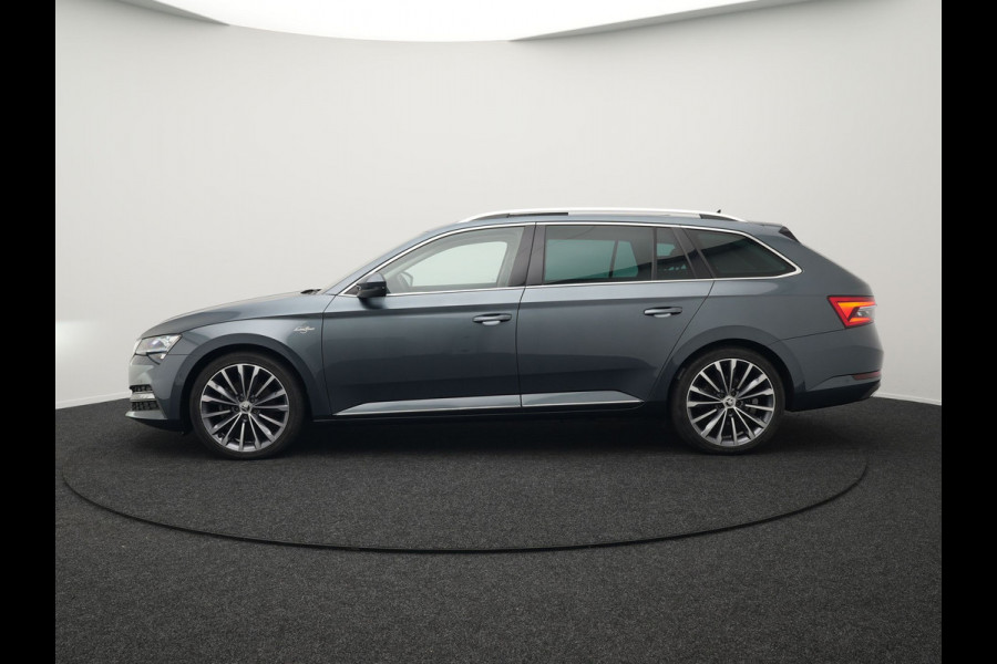 Škoda Superb Combi 1.4 TSI iV Laurin & Klement Plug in Hybrid 218pk PHEV | Trekhaak af Fabriek | Panodak | Carplay |  Lederen Stoelen Memory/Massage | Adaptive Cruise | Sfeerverlichting | 360 Camera | Crystal LED | Virtual | Premium Audio | DAB |