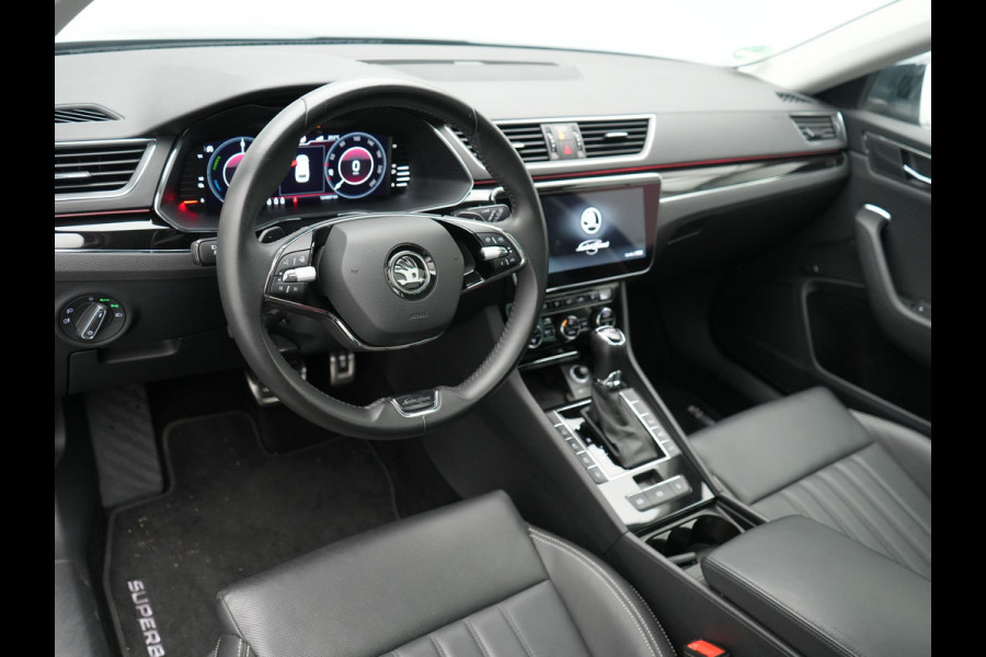 Škoda Superb Combi 1.4 TSI iV Laurin & Klement Plug in Hybrid 218pk PHEV | Trekhaak af Fabriek | Panodak | Carplay |  Lederen Stoelen Memory/Massage | Adaptive Cruise | Sfeerverlichting | 360 Camera | Crystal LED | Virtual | Premium Audio | DAB |