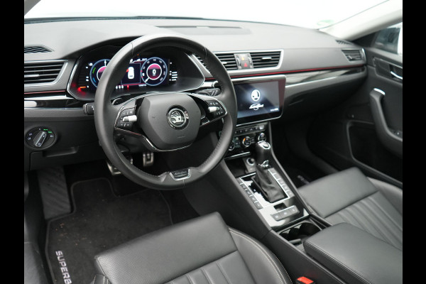 Škoda Superb Combi 1.4 TSI iV Laurin & Klement Plug in Hybrid 218pk PHEV | Trekhaak af Fabriek | Panodak | Carplay |  Lederen Stoelen Memory/Massage | Adaptive Cruise | Sfeerverlichting | 360 Camera | Crystal LED | Virtual | Premium Audio | DAB |