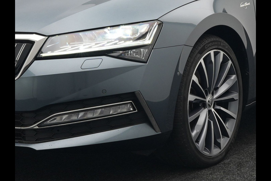 Škoda Superb Combi 1.4 TSI iV Laurin & Klement Plug in Hybrid 218pk PHEV | Trekhaak af Fabriek | Panodak | Carplay |  Lederen Stoelen Memory/Massage | Adaptive Cruise | Sfeerverlichting | 360 Camera | Crystal LED | Virtual | Premium Audio | DAB |