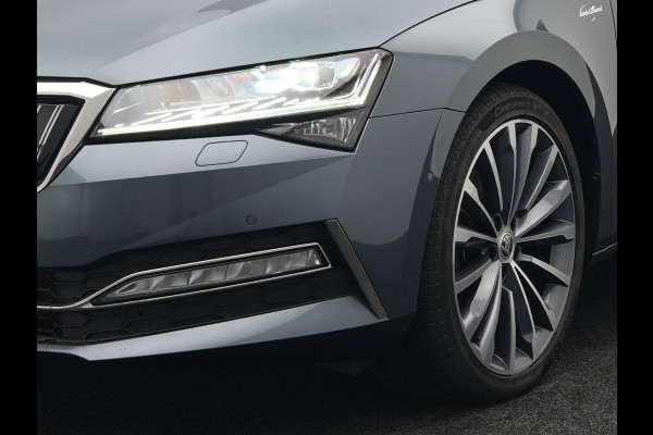 Škoda Superb Combi 1.4 TSI iV Laurin & Klement Plug in Hybrid 218pk PHEV | Trekhaak af Fabriek | Panodak | Carplay |  Lederen Stoelen Memory/Massage | Adaptive Cruise | Sfeerverlichting | 360 Camera | Crystal LED | Virtual | Premium Audio | DAB |