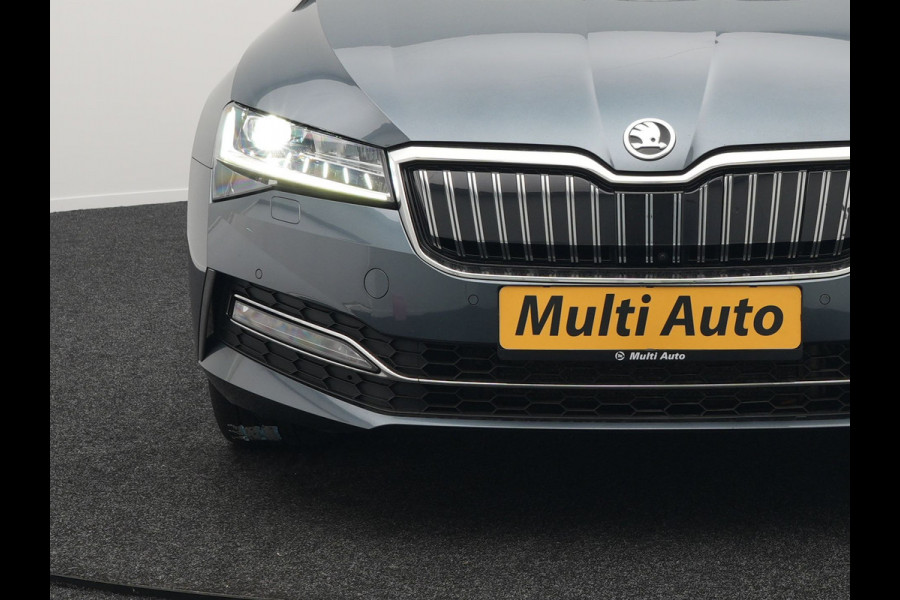 Škoda Superb Combi 1.4 TSI iV Laurin & Klement Plug in Hybrid 218pk PHEV | Trekhaak af Fabriek | Panodak | Carplay |  Lederen Stoelen Memory/Massage | Adaptive Cruise | Sfeerverlichting | 360 Camera | Crystal LED | Virtual | Premium Audio | DAB |