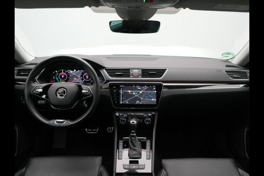 Škoda Superb Combi 1.4 TSI iV Laurin & Klement Plug in Hybrid 218pk PHEV | Trekhaak af Fabriek | Panodak | Carplay |  Lederen Stoelen Memory/Massage | Adaptive Cruise | Sfeerverlichting | 360 Camera | Crystal LED | Virtual | Premium Audio | DAB |