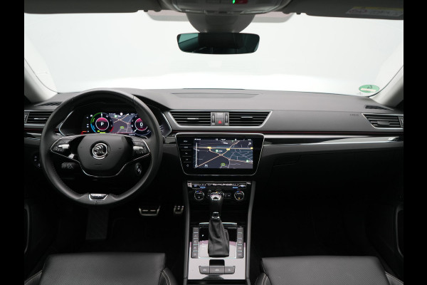 Škoda Superb Combi 1.4 TSI iV Laurin & Klement Plug in Hybrid 218pk PHEV | Trekhaak af Fabriek | Panodak | Carplay |  Lederen Stoelen Memory/Massage | Adaptive Cruise | Sfeerverlichting | 360 Camera | Crystal LED | Virtual | Premium Audio | DAB |