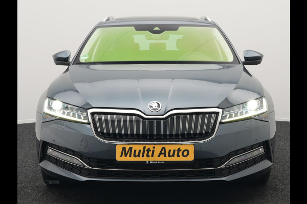 Škoda Superb Combi 1.4 TSI iV Laurin & Klement Plug in Hybrid 218pk PHEV | Trekhaak af Fabriek | Panodak | Carplay |  Lederen Stoelen Memory/Massage | Adaptive Cruise | Sfeerverlichting | 360 Camera | Crystal LED | Virtual | Premium Audio | DAB |