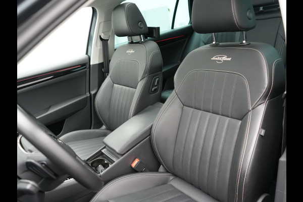 Škoda Superb Combi 1.4 TSI iV Laurin & Klement Plug in Hybrid 218pk PHEV | Trekhaak af Fabriek | Panodak | Carplay |  Lederen Stoelen Memory/Massage | Adaptive Cruise | Sfeerverlichting | 360 Camera | Crystal LED | Virtual | Premium Audio | DAB |