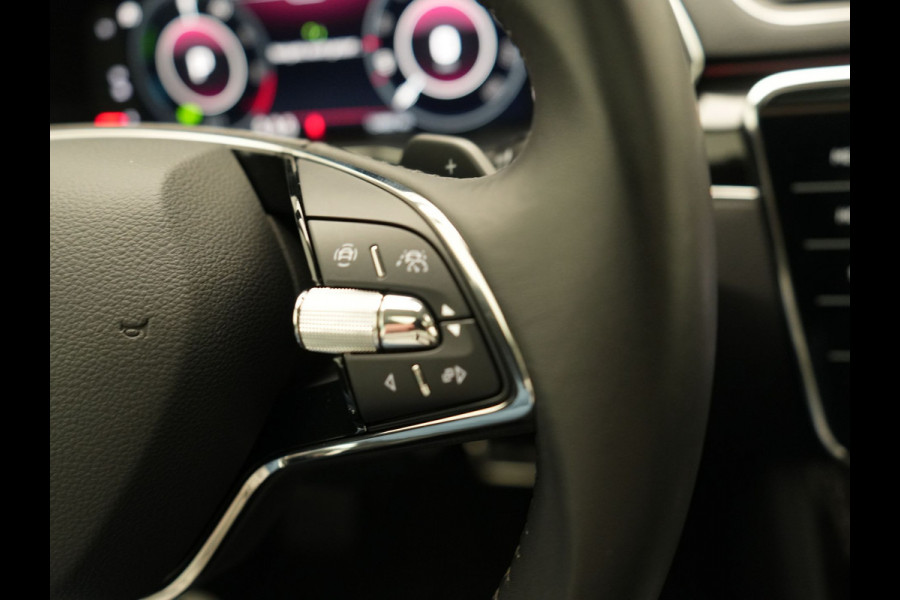 Škoda Superb Combi 1.4 TSI iV Laurin & Klement Plug in Hybrid 218pk PHEV | Trekhaak af Fabriek | Panodak | Carplay |  Lederen Stoelen Memory/Massage | Adaptive Cruise | Sfeerverlichting | 360 Camera | Crystal LED | Virtual | Premium Audio | DAB |