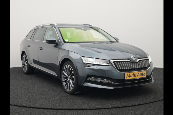 Škoda Superb Combi 1.4 TSI iV Laurin & Klement Plug in Hybrid 218pk PHEV | Trekhaak af Fabriek | Panodak | Carplay |  Lederen Stoelen Memory/Massage | Adaptive Cruise | Sfeerverlichting | 360 Camera | Crystal LED | Virtual | Premium Audio | DAB |