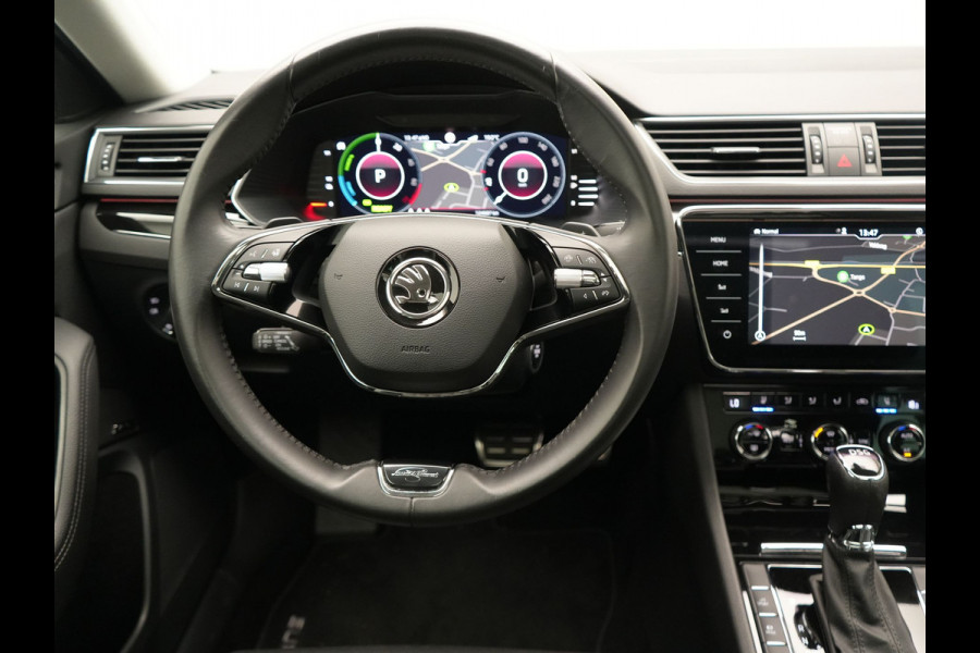 Škoda Superb Combi 1.4 TSI iV Laurin & Klement Plug in Hybrid 218pk PHEV | Trekhaak af Fabriek | Panodak | Carplay |  Lederen Stoelen Memory/Massage | Adaptive Cruise | Sfeerverlichting | 360 Camera | Crystal LED | Virtual | Premium Audio | DAB |