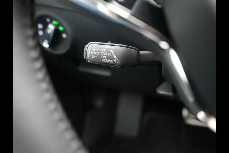 Škoda Superb Combi 1.4 TSI iV Laurin & Klement Plug in Hybrid 218pk PHEV | Trekhaak af Fabriek | Panodak | Carplay |  Lederen Stoelen Memory/Massage | Adaptive Cruise | Sfeerverlichting | 360 Camera | Crystal LED | Virtual | Premium Audio | DAB |