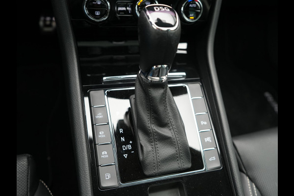 Škoda Superb Combi 1.4 TSI iV Laurin & Klement Plug in Hybrid 218pk PHEV | Trekhaak af Fabriek | Panodak | Carplay |  Lederen Stoelen Memory/Massage | Adaptive Cruise | Sfeerverlichting | 360 Camera | Crystal LED | Virtual | Premium Audio | DAB |