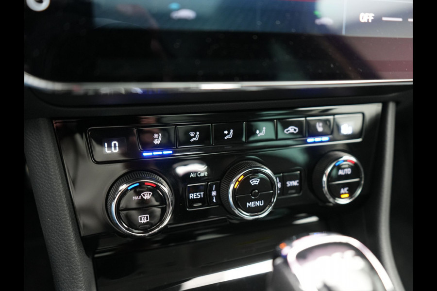 Škoda Superb Combi 1.4 TSI iV Laurin & Klement Plug in Hybrid 218pk PHEV | Trekhaak af Fabriek | Panodak | Carplay |  Lederen Stoelen Memory/Massage | Adaptive Cruise | Sfeerverlichting | 360 Camera | Crystal LED | Virtual | Premium Audio | DAB |