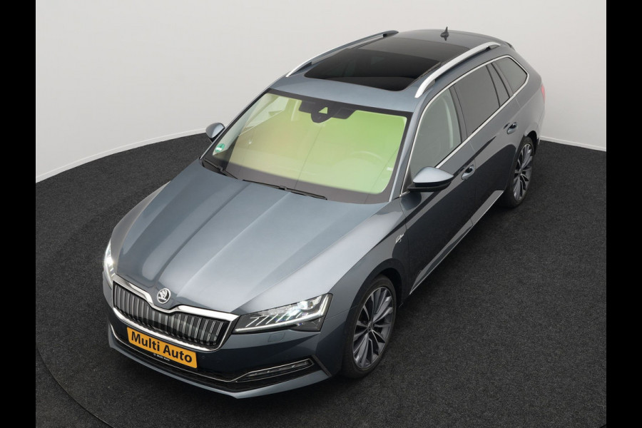 Škoda Superb Combi 1.4 TSI iV Laurin & Klement Plug in Hybrid 218pk PHEV | Trekhaak af Fabriek | Panodak | Carplay |  Lederen Stoelen Memory/Massage | Adaptive Cruise | Sfeerverlichting | 360 Camera | Crystal LED | Virtual | Premium Audio | DAB |