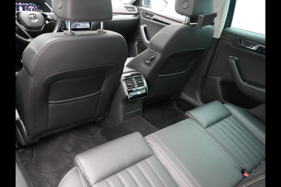 Škoda Superb Combi 1.4 TSI iV Laurin & Klement Plug in Hybrid 218pk PHEV | Trekhaak af Fabriek | Panodak | Carplay |  Lederen Stoelen Memory/Massage | Adaptive Cruise | Sfeerverlichting | 360 Camera | Crystal LED | Virtual | Premium Audio | DAB |