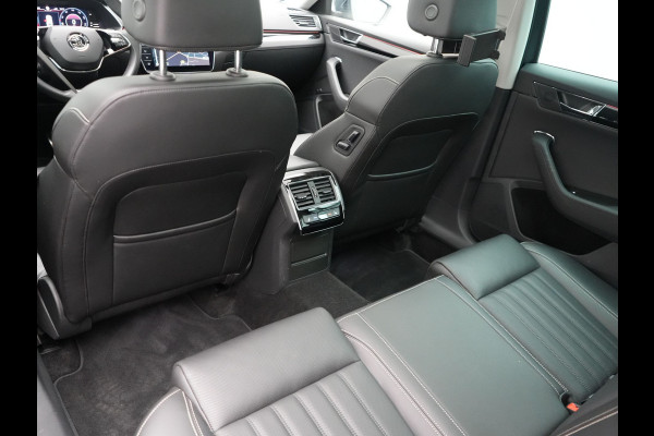 Škoda Superb Combi 1.4 TSI iV Laurin & Klement Plug in Hybrid 218pk PHEV | Trekhaak af Fabriek | Panodak | Carplay |  Lederen Stoelen Memory/Massage | Adaptive Cruise | Sfeerverlichting | 360 Camera | Crystal LED | Virtual | Premium Audio | DAB |