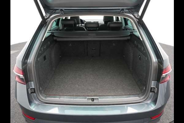 Škoda Superb Combi 1.4 TSI iV Laurin & Klement Plug in Hybrid 218pk PHEV | Trekhaak af Fabriek | Panodak | Carplay |  Lederen Stoelen Memory/Massage | Adaptive Cruise | Sfeerverlichting | 360 Camera | Crystal LED | Virtual | Premium Audio | DAB |