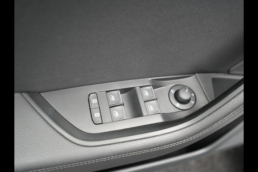 Škoda Superb Combi 1.4 TSI iV Laurin & Klement Plug in Hybrid 218pk PHEV | Trekhaak af Fabriek | Panodak | Carplay |  Lederen Stoelen Memory/Massage | Adaptive Cruise | Sfeerverlichting | 360 Camera | Crystal LED | Virtual | Premium Audio | DAB |